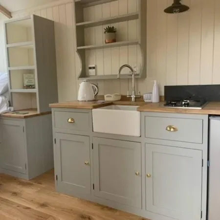 Trevone Luxury Shepherds Hut Close To The Beach Saint Merryn Exterior photo