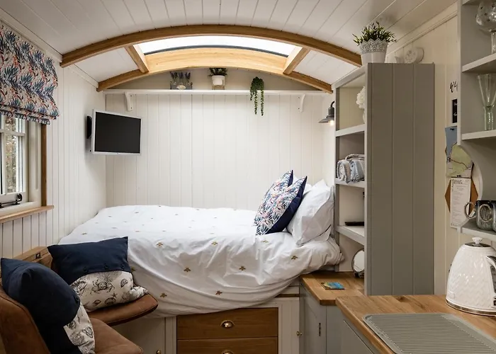 Trevone Luxury Shepherds Hut Close To The Beach