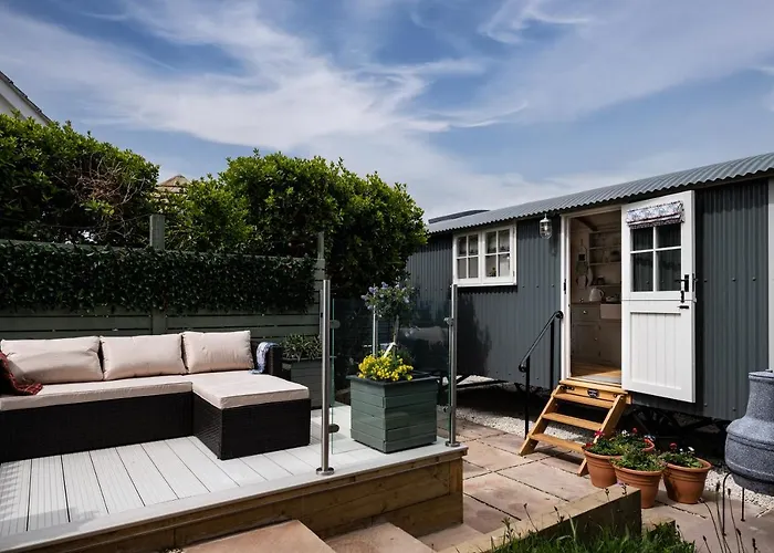 Trevone Luxury Shepherds Hut Close To The Beach
