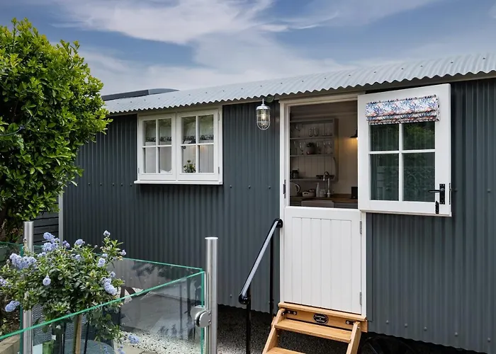 Trevone Luxury Shepherds Hut Close To The Beach