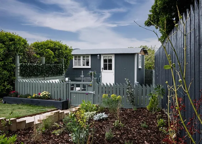 Trevone Luxury Shepherds Hut Close To The Beach