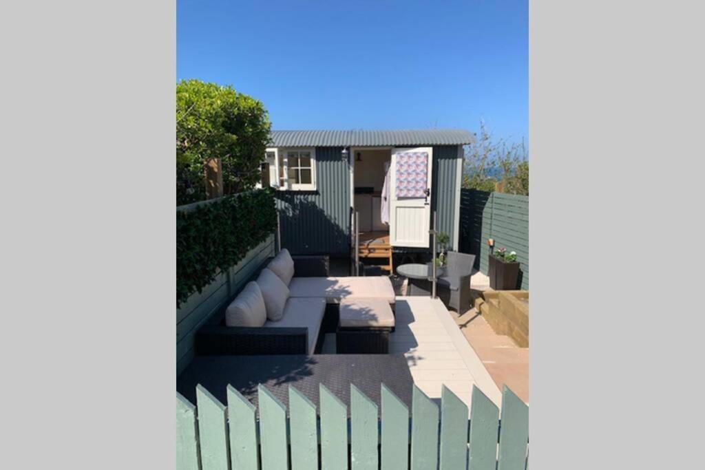 Trevone Luxury Shepherds Hut Close To The