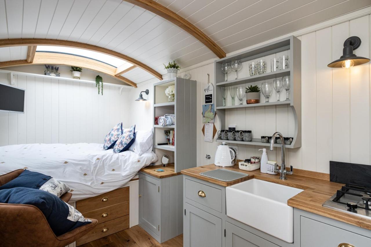 Trevone Luxury Shepherds Hut Close To The Holiday home *
