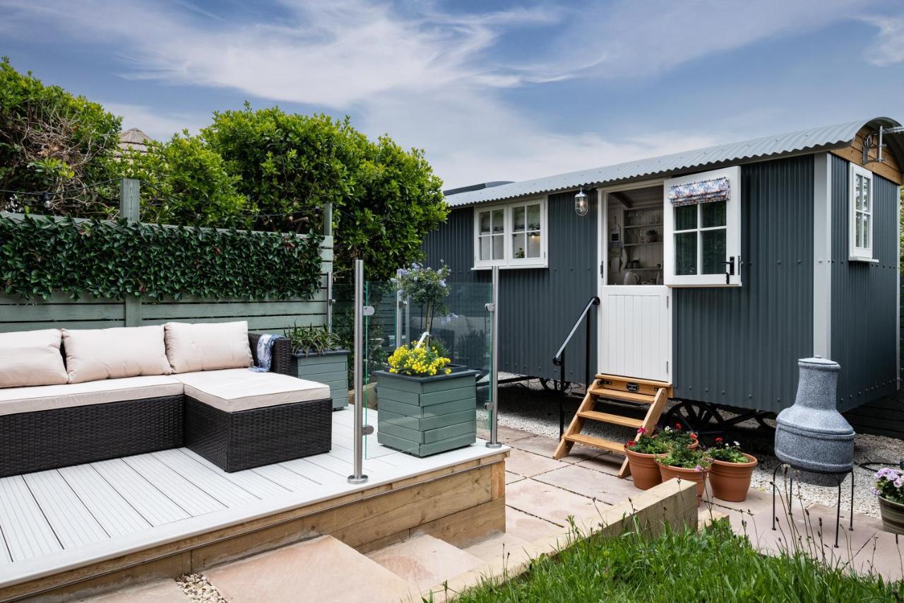 Trevone Luxury Shepherds Hut Close To The Holiday home