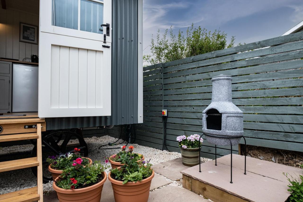 Trevone Luxury Shepherds Hut Close To The Holiday home